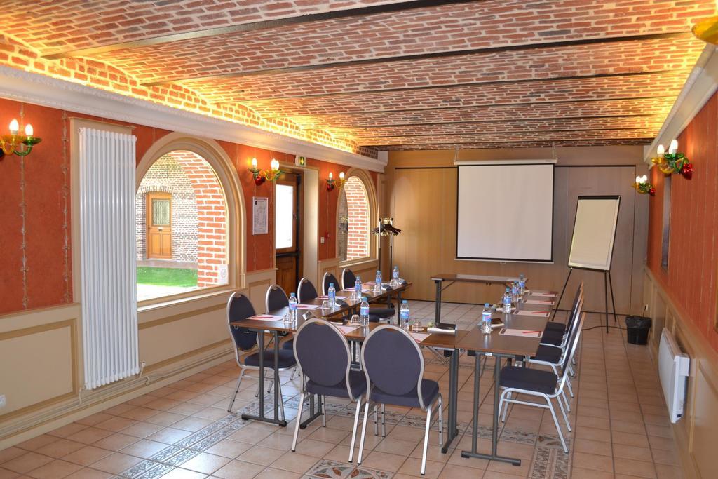 Le Domaine Des Cigognes Hotel Ennevelin Eksteriør billede