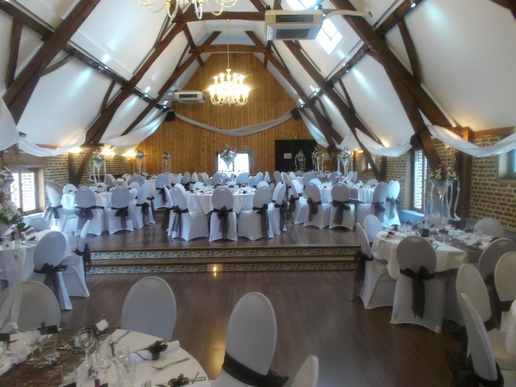 Le Domaine Des Cigognes Hotel Ennevelin Eksteriør billede
