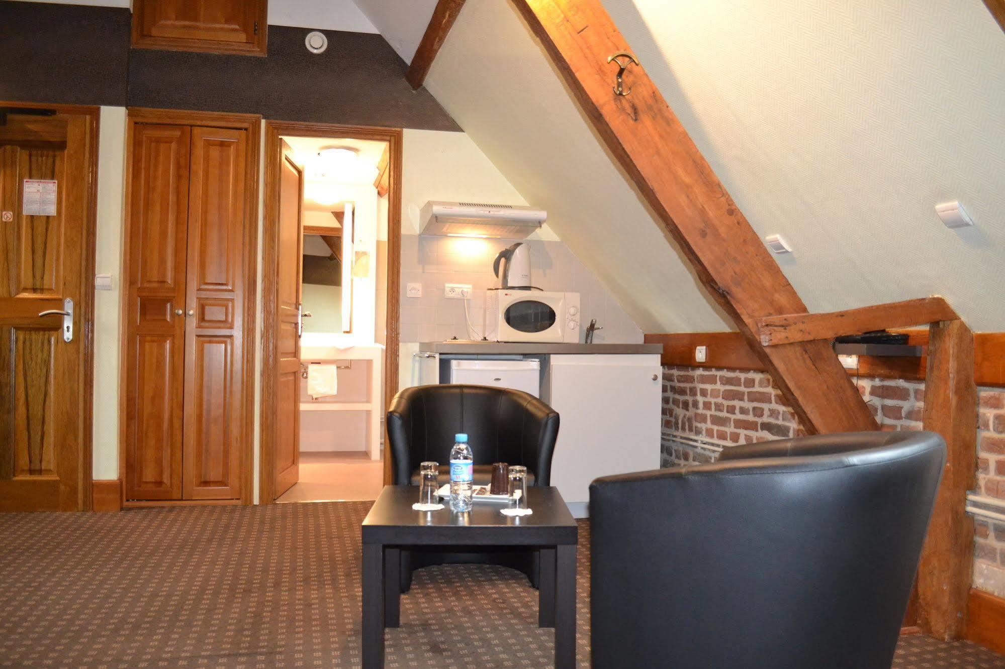 Le Domaine Des Cigognes Hotel Ennevelin Eksteriør billede